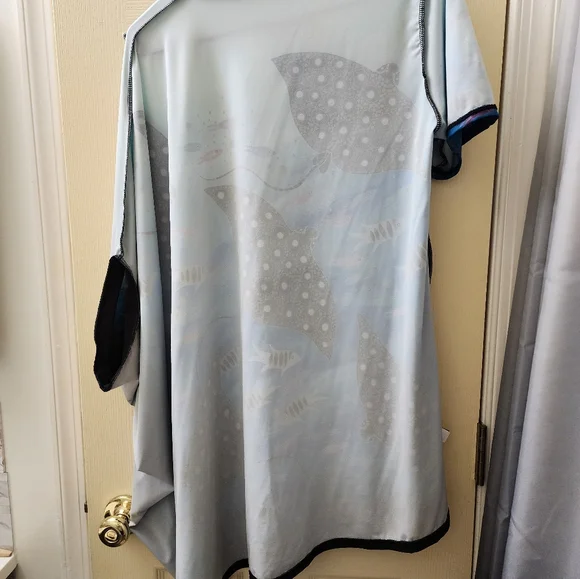 Spotted Manta Rays Super Drape Top - Picture 5 of 9